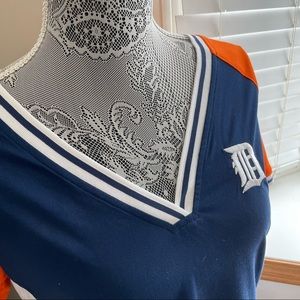 NWT Detroit Tigers v-neck baseball jersey
